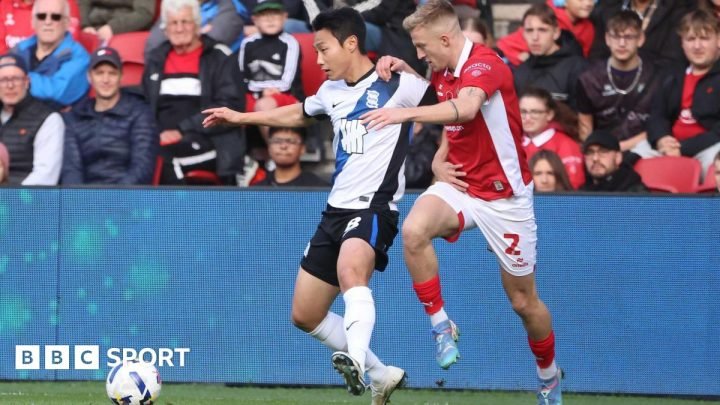 Bristol City 1-0 Birmingham City: Armstrong keeps Robins rolling