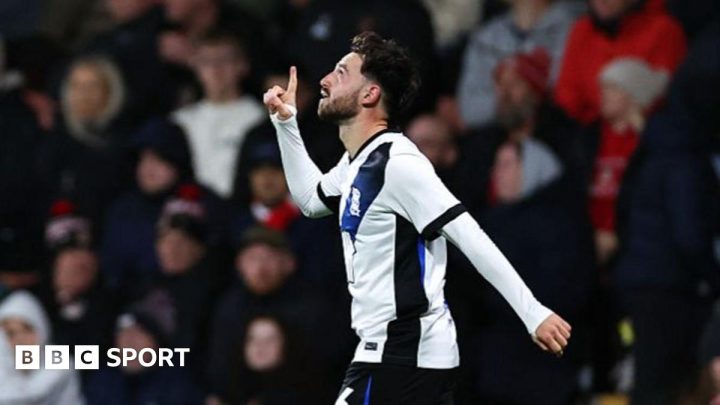 Wrexham 1-1 Birmingham City: Patrick Roberts strike cancels out George Dobson opener