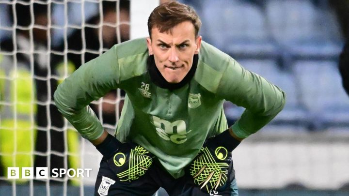 Christian Walton: Ipswich Town goalkeeper agrees new deal until 2028