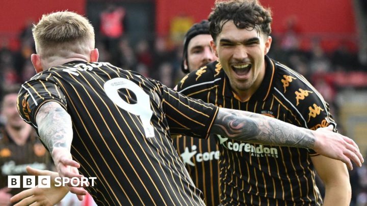 Southampton 1-2 Hull City: Tigers continue good run with Saints win