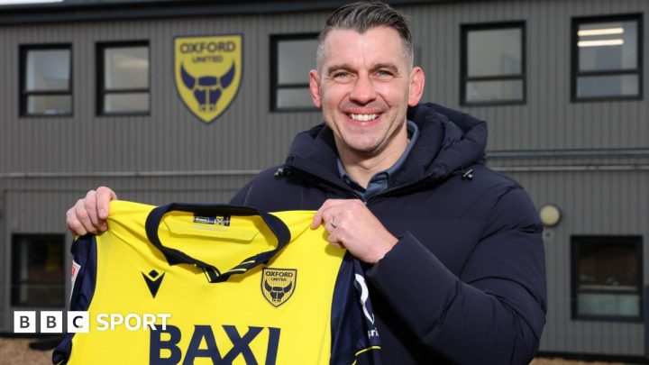 Matt Bloomfield: Oxford United appoint former Wycombe Wanderers and Luton Town boss
