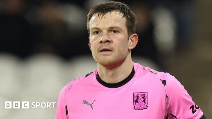Jordan Thorniley: Oxford United recall defender from Northampton loan