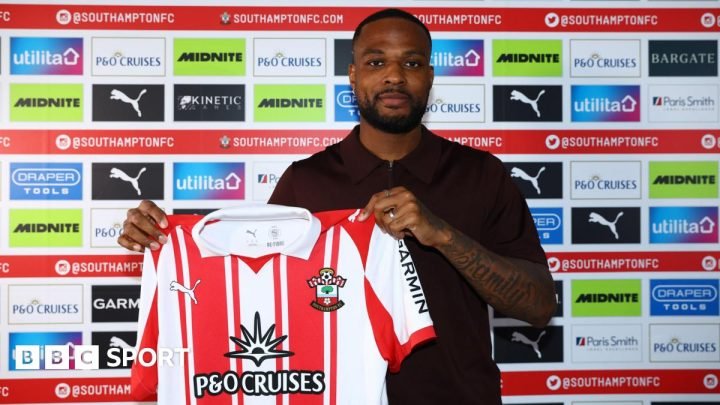 Cyle Larin: Southampton sign striker on loan with option to buy