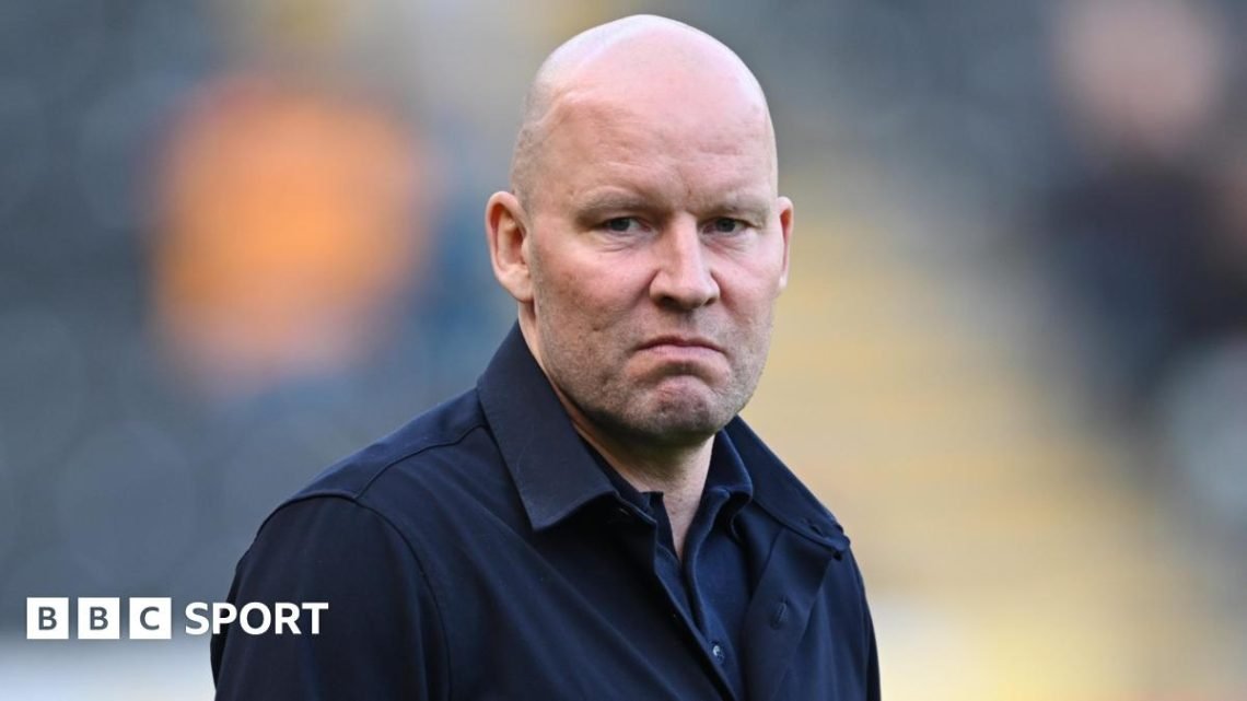 Sheffield Wednesday boss Henrik Pedersen wants to stay next season Sheffield Wednesday boss Henrik Pedersen wants to stay next season