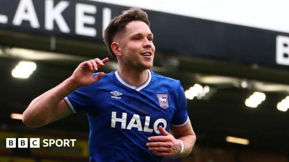 Norwich City 0-2 Ipswich Town: Tractor Boys go second in Championship Norwich City 0-2 Ipswich Town: Tractor Boys go second in Championship