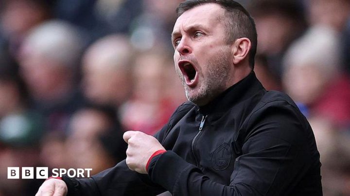 Sheffield Wednesday 1-1 Charlton Athletic: Addicks edge closer to Championship safety