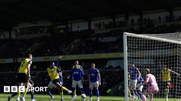 Oxford United 2-0 Watford: U’s strengthen Championship survival bid