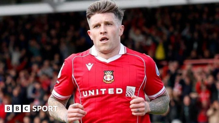 Wrexham 2-0 Stoke City : Red Dragons revive Championship play-off bid