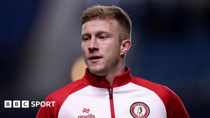 Ross McCrorie: Bristol City defender to stay until end of 2026-27