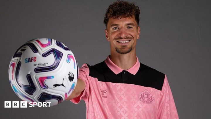 Thomas Meunier: Sunderland sign experienced Belgian defender on two-year deal