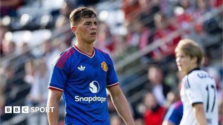 Man Utd 5-0 Rosenborg: Shea Lacey and Joshua Zirkzee score but JJ Gabriel debut must wait