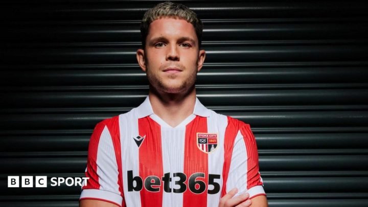 George Hirst: Stoke City sign Ipswich Town striker on three-year deal