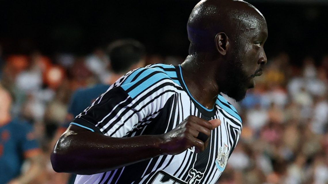 Valencia 1 – 2 Newcastle Valencia 1 – 2 Newcastle