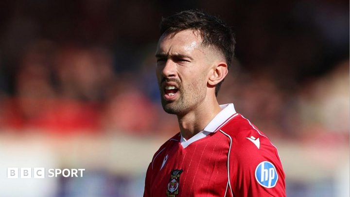 Ryan Hardie: Bolton Wanderers sign Wrexham striker on season-long loan