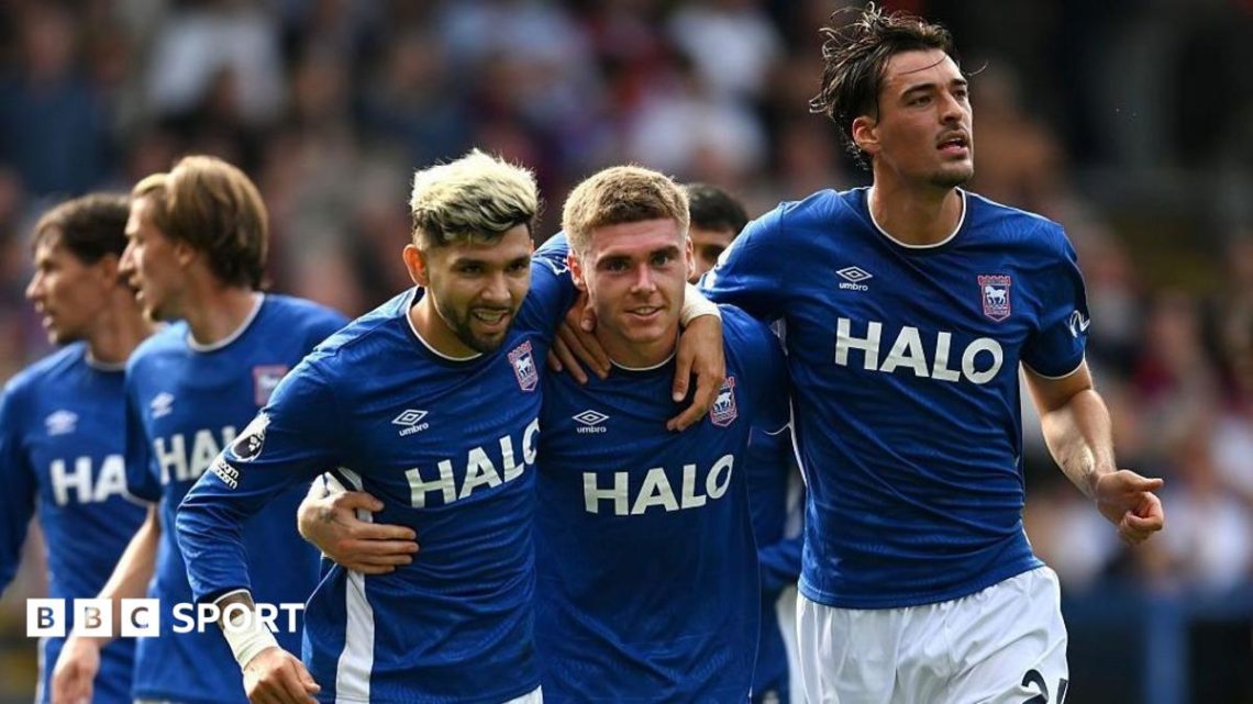 Ipswich score late to defeat 10-man Crystal Palace