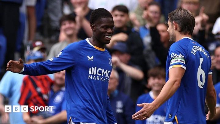 Everton 1-0 Ipswich Town: Toffees beat 10-man visitors to go fifth as Thierno Barry scores again