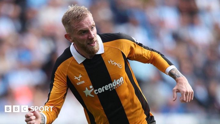 Hull City news: Oli McBurnie one of six players to extend contracts
