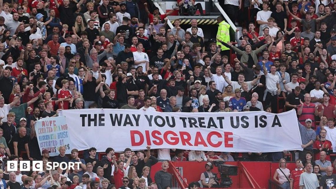Man Utd: Thousands take part in fan protest at Old Trafford Man Utd: Thousands take part in fan protest at Old Trafford