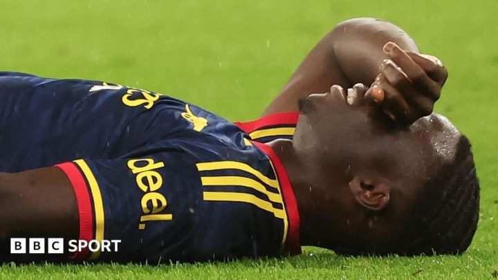 Bukayo Saka: Arsenal fear forward could be out for two months