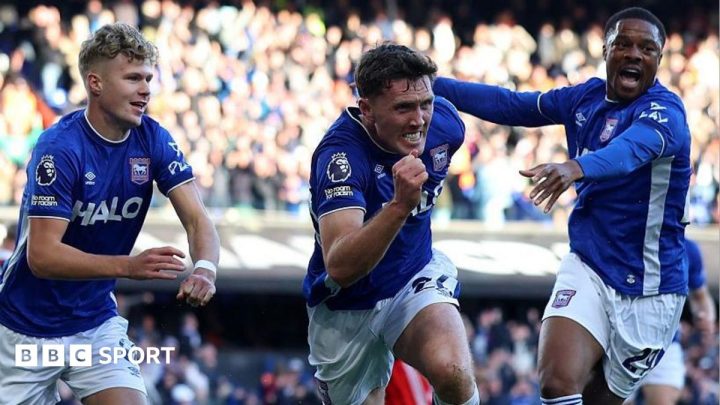 Ipswich score two late goals to leave Fulham winless